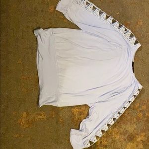 A 3/4 with open embroider sleeves